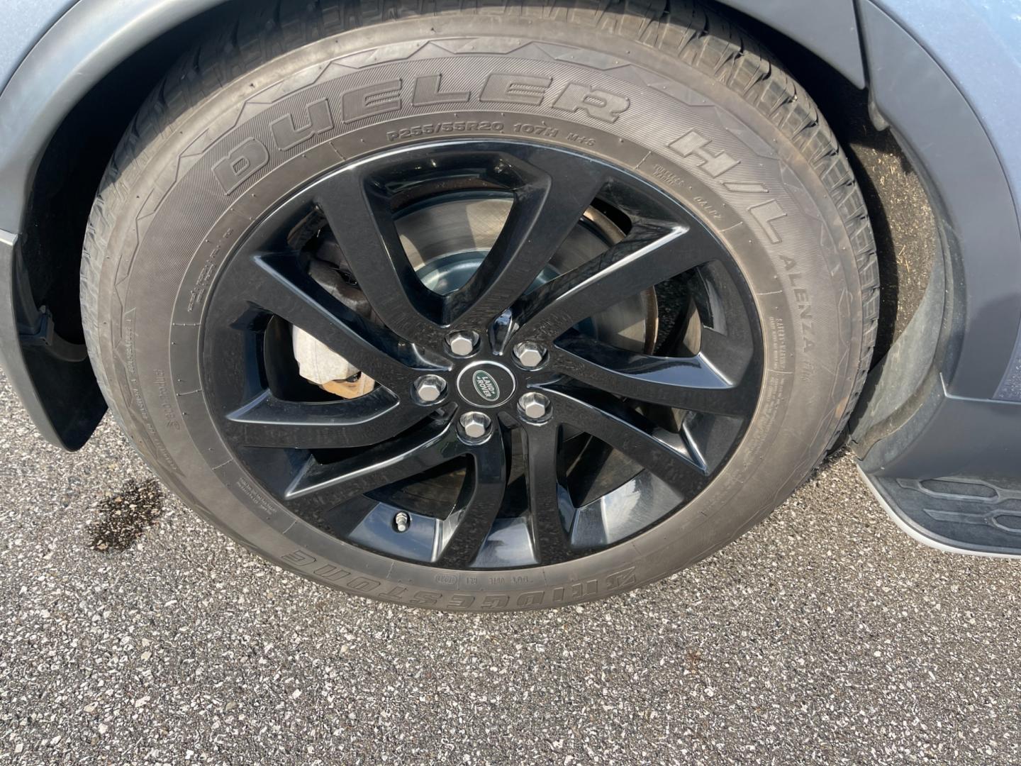 2018 Blue /Black Land Rover Discovery HSE (SALRR2RV5JA) with an 3.0L V6 DOHC 24V Supercharged engine, 8A transmission, located at 11115 Chardon Rd. , Chardon, OH, 44024, (440) 214-9705, 41.580246, -81.241943 - This 2018 Land Rover Discovery HSE is a luxurious and capable SUV that offers a blend of comfort, technology, and off-road prowess. With its 3.0L supercharged V6 engine, it produces 340 horsepower and is paired with an 8-speed automatic transmission. The interior features premium leather upholstery, - Photo#11